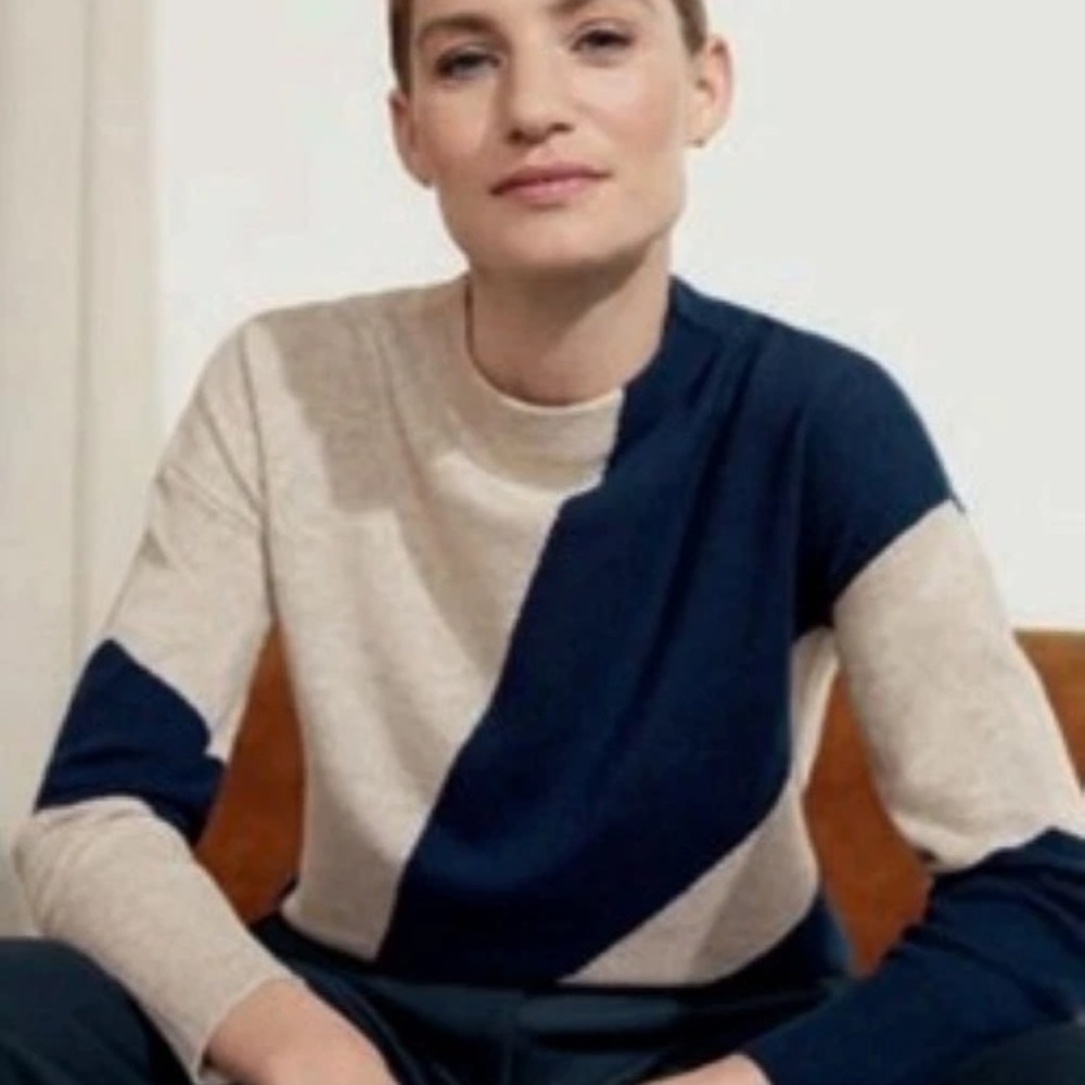 The Fold London Navy and Tan Women's Sweater XS